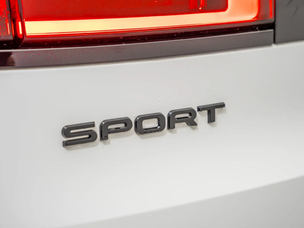 Used 2026 Fuji White Land Rover SE image 18