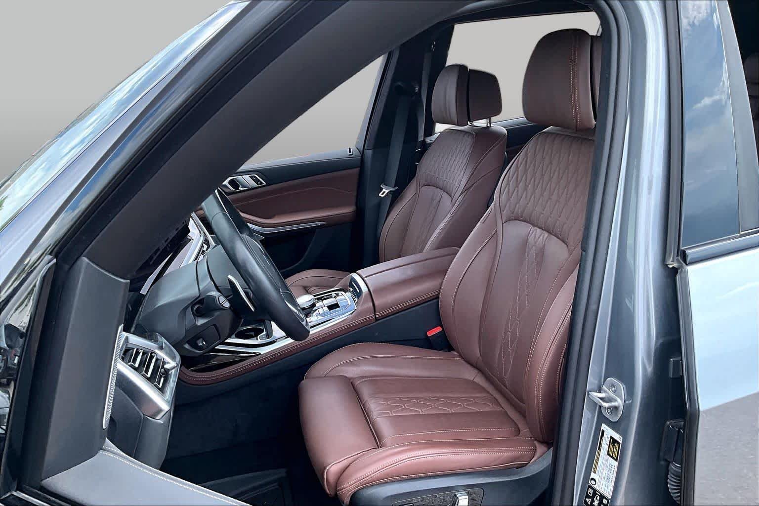 Used 2026 Skyscraper Grey Metallic BMW M60i image 6