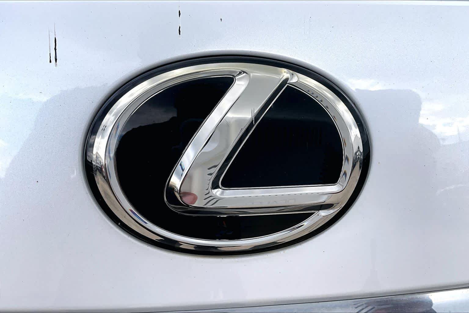 Used 2019 Eminent White Pearl Lexus  image 31
