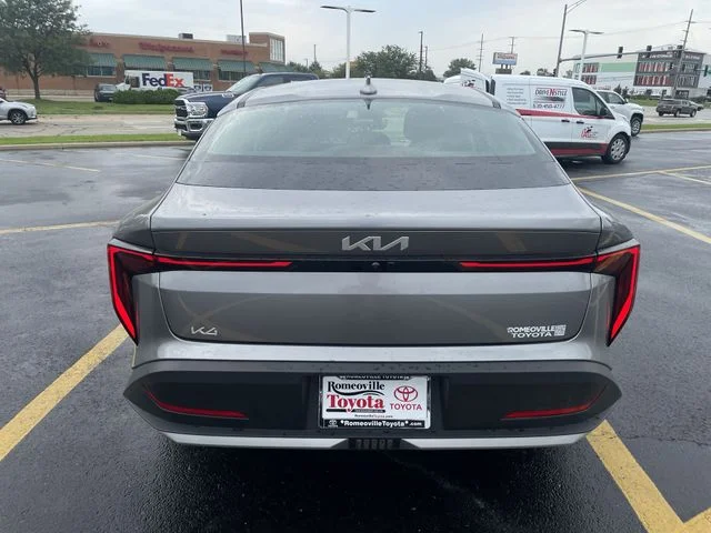 2025 Kia K4 LXS - Photo 32