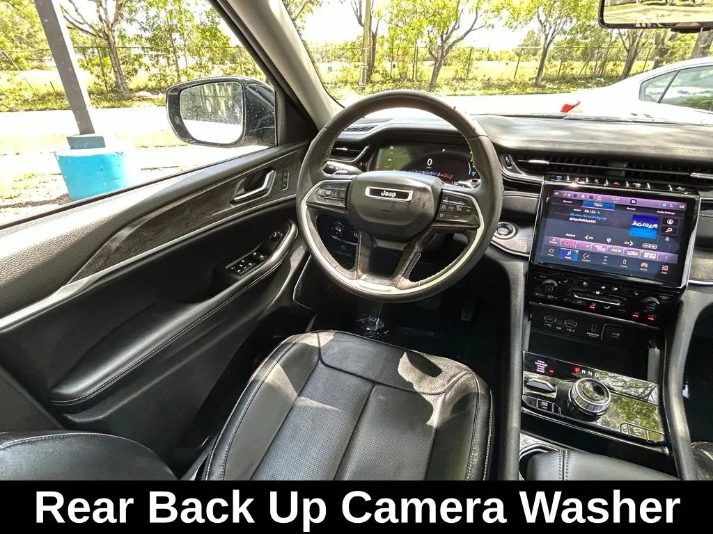 Used 2023 Silver Jeep 4xe image 9