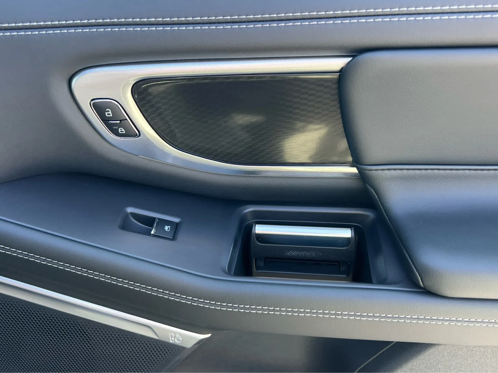 New 2026 Dark Matter Gray Metallic Ford MAX Platinum® image 19