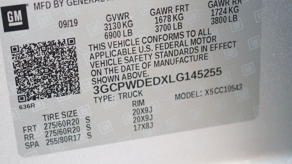 Used 2020 Silver Chevrolet RST image 26