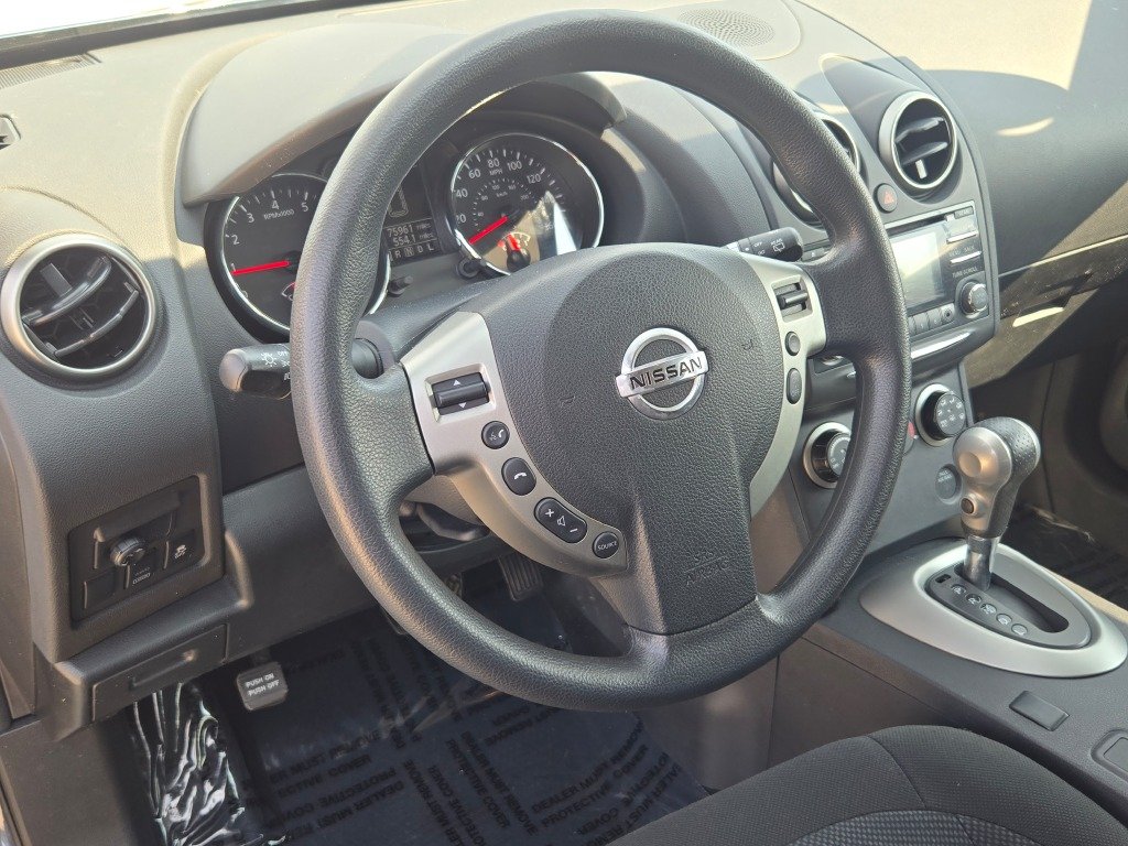 Used 2015 Blue Nissan S image 19