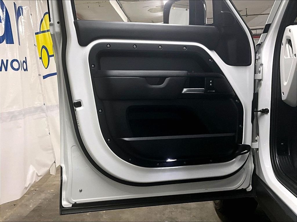 Used 2025 Black Land Rover S image 9