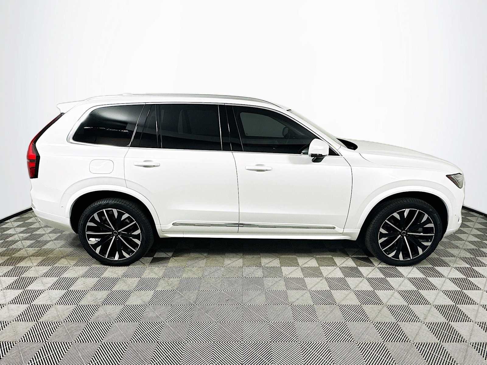 2025 Volvo XC90 Ultra - Photo 8