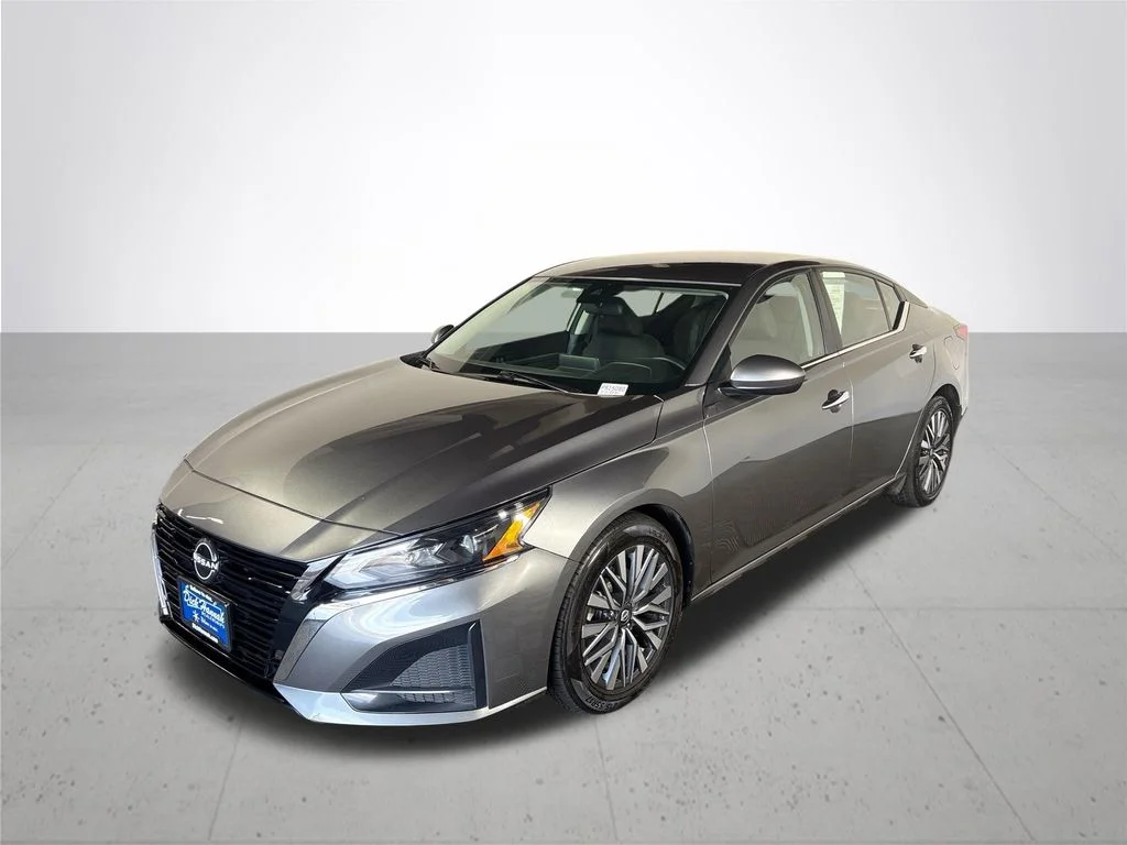 Used 2023 Gray Nissan 2.5 SV image 2