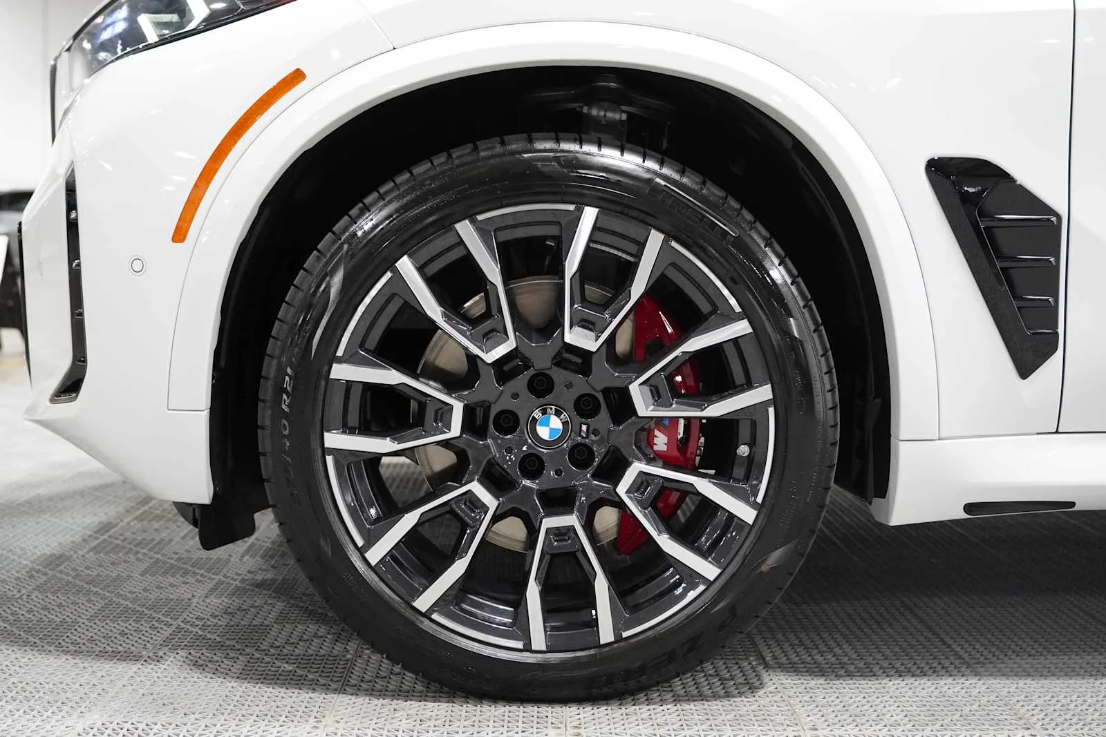New 2026 Mineral White Metallic BMW xDrive40i image 7