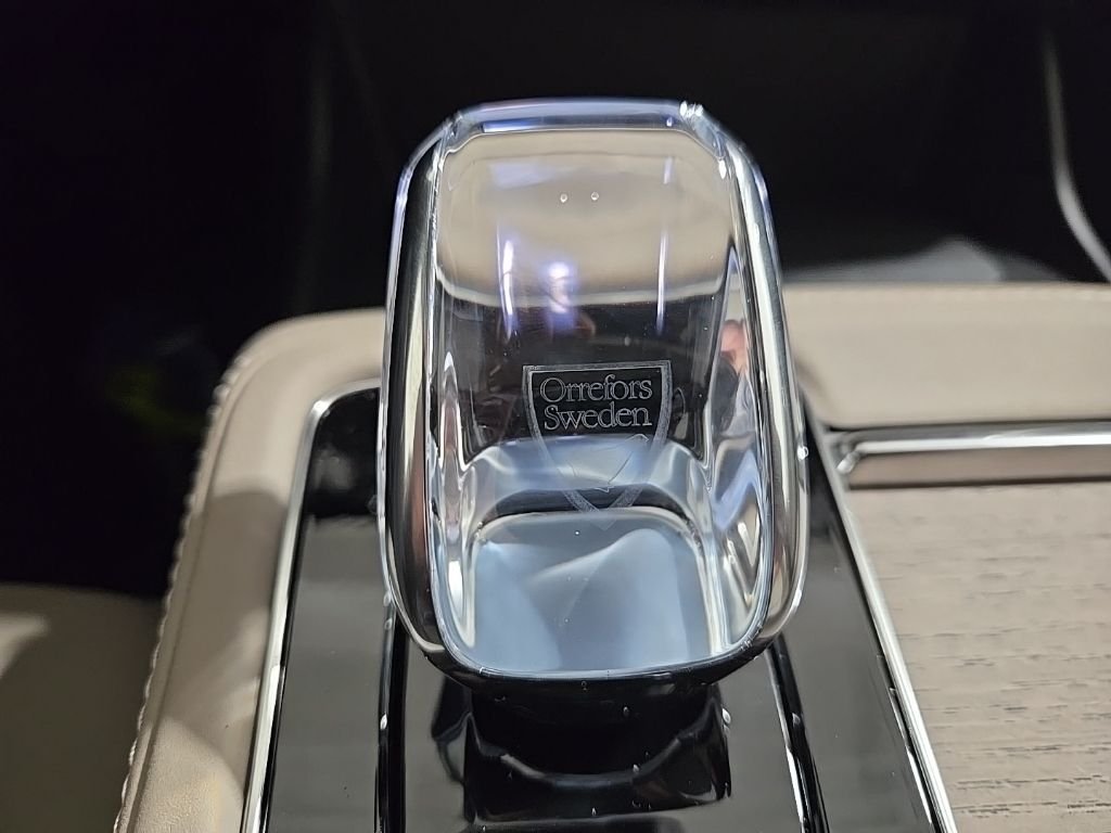 2026 Volvo XC90 Plus - Photo 16