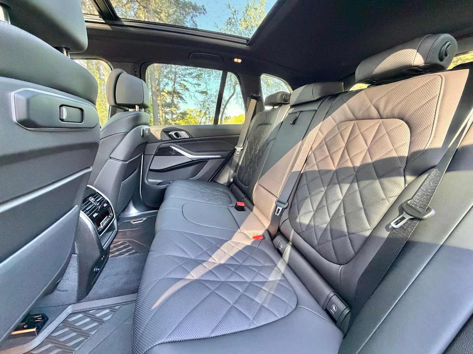 New 2026 Mineral White Metallic BMW xDrive40i image 14