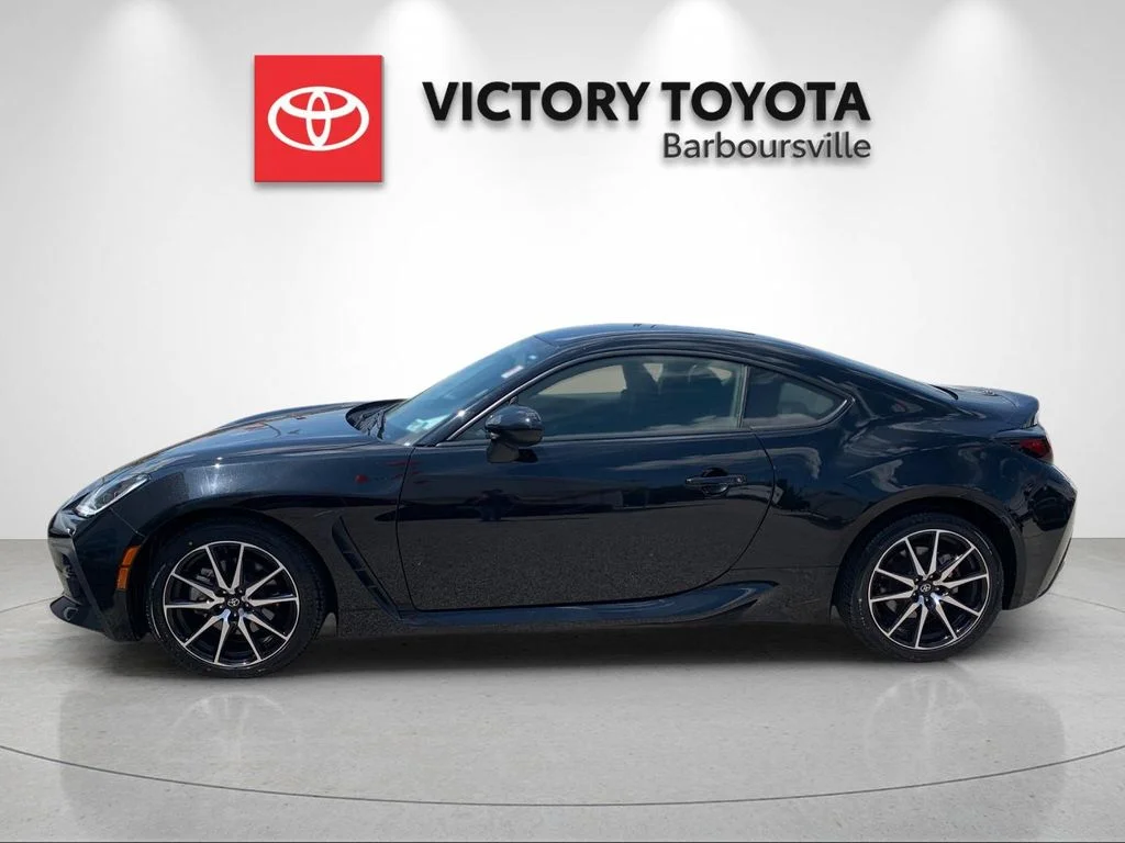 Used 2023  Toyota Base image 2