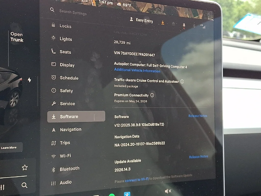 Used 2023  Tesla Long Range image 22