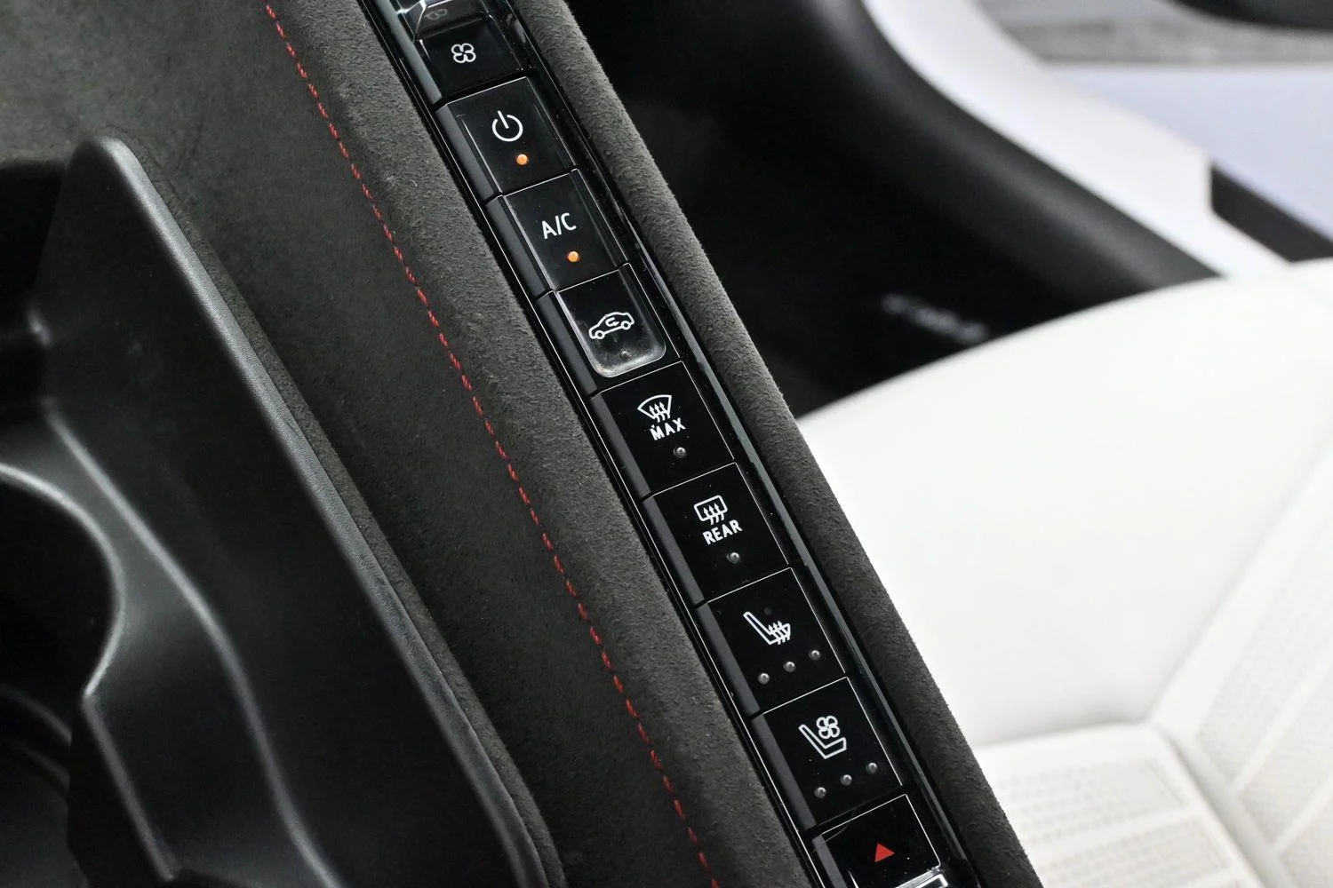 Used 2023 WHITE PEARL METALLIC TRICOAT Chevrolet 3LT image 27