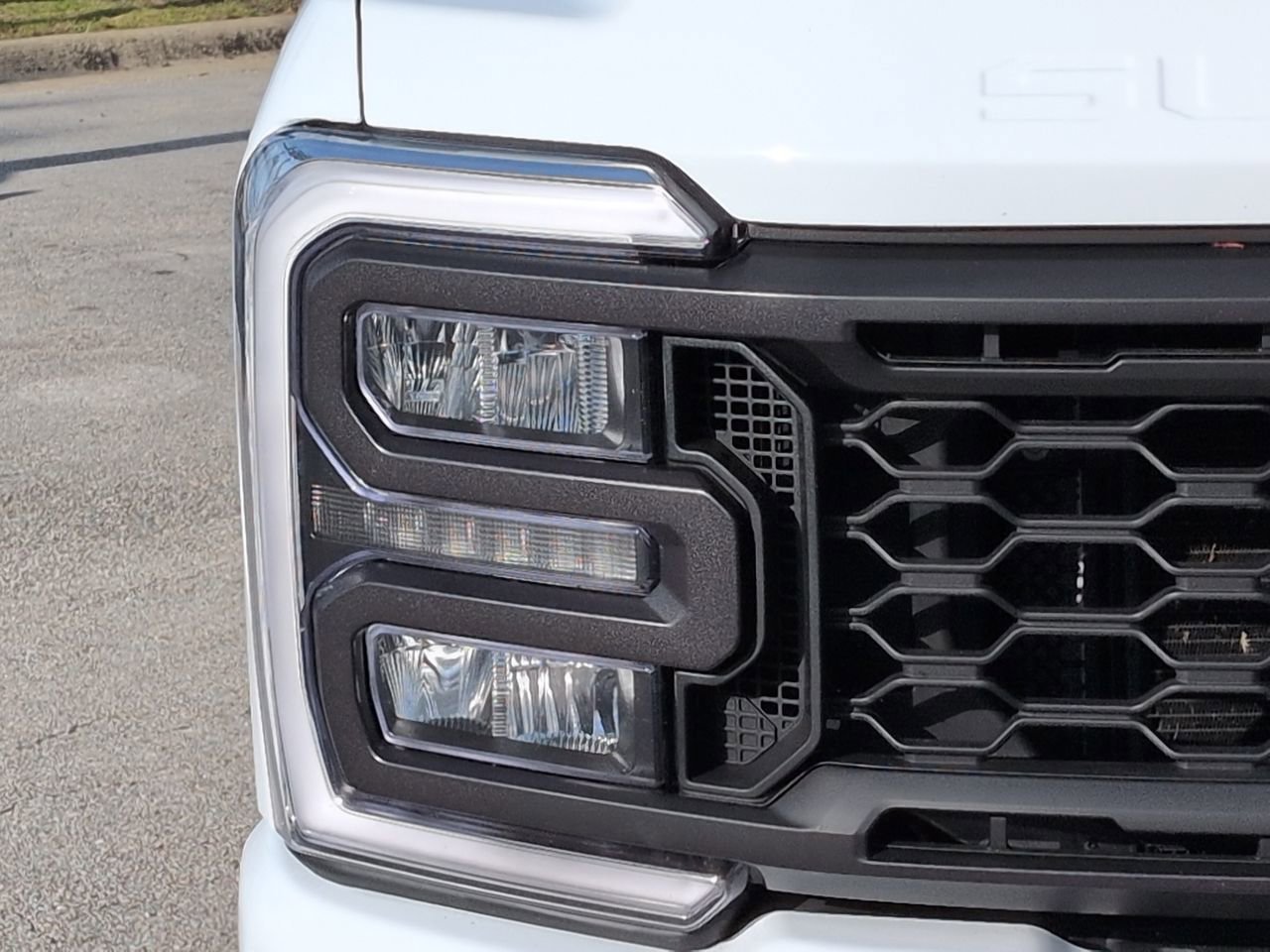 Used 2024 Oxford White Ford XL image 9