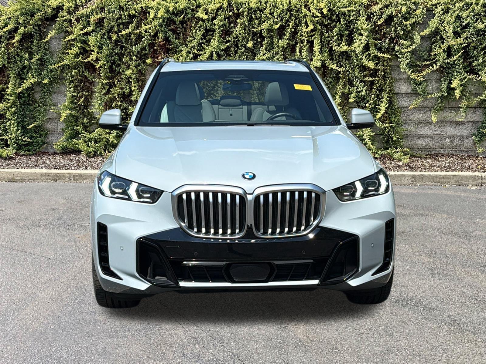 Used 2024 Brooklyn Grey Metallic BMW xDrive40i image 2