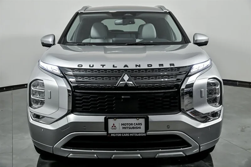 Used 2023 Alloy Silver Metallic Mitsubishi SEL image 4
