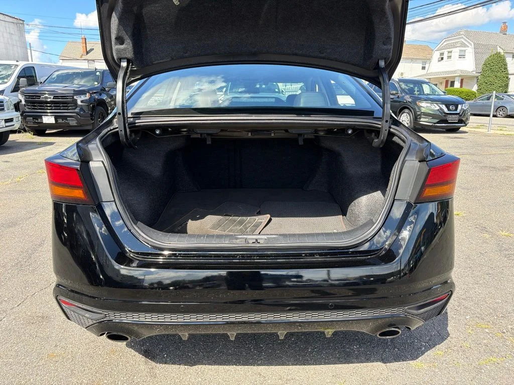 Used 2024 Black Nissan 2.5 SR image 10