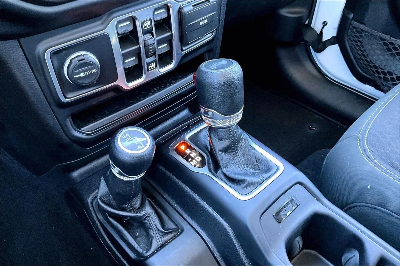 Used 2021 White Jeep Sport S image 30