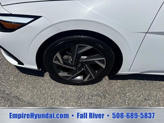 Used 2024 White Hyundai SEL image 10