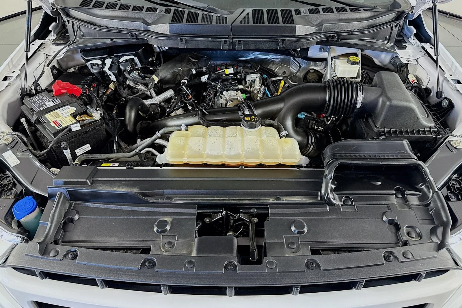 Used 2021 Oxford White Ford LARIAT 4X4 SUPERCREW image 12