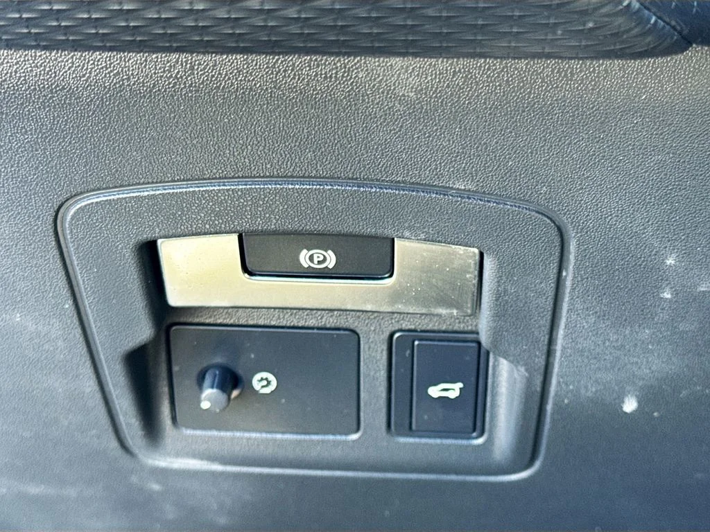 Used 2019  Land Rover SE R-Dynamic image 11