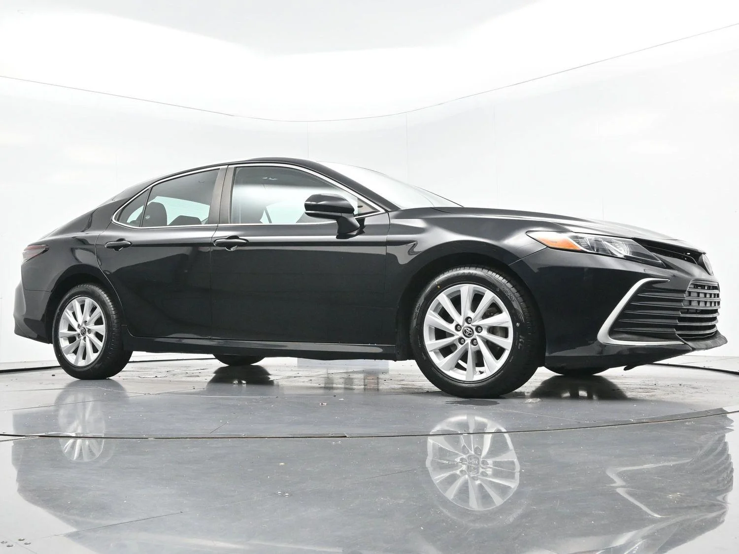 Used 2022 Midnight Black Metallic Toyota LE image 40