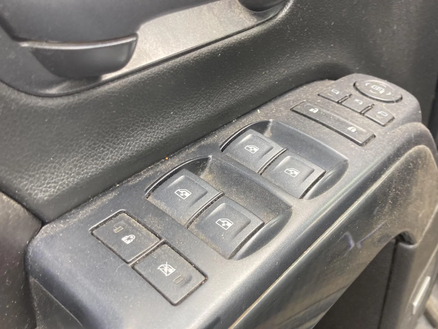 Used 2018 DARK SLATE METALLIC GMC SLT image 14