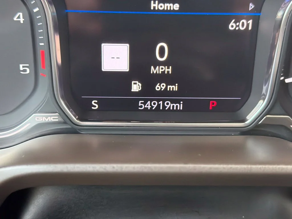 Used 2021 Hunter Green GMC Denali image 23