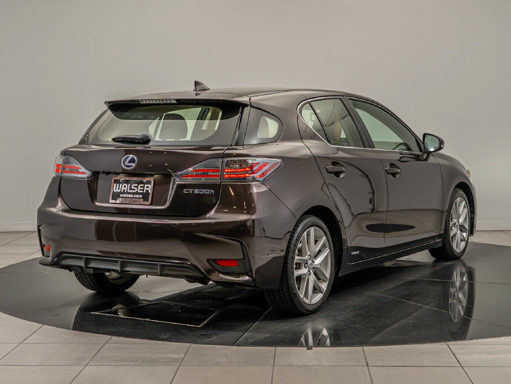 Used 2014 Pearl Lexus 200h image 10