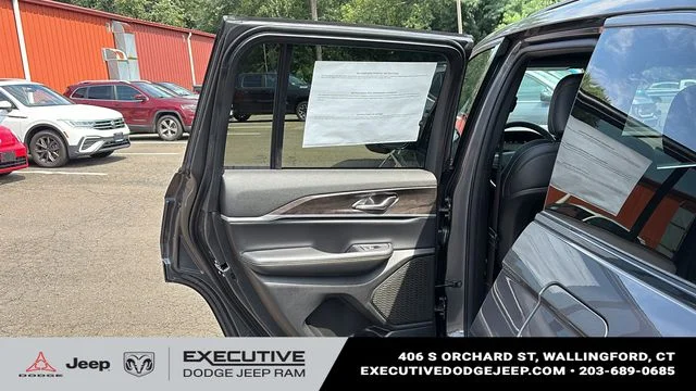 New 2026 Baltic Gray Metallic Clear-Coat Exterior Paint Jeep Altitude image 22