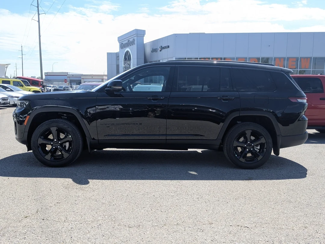 New 2026 Black Jeep Limited - - 4x4 - Dual- Pane Panoramic Sunroof - Trailer Tow Pkg - 9 Spkr/Subwoofer & More! image 5