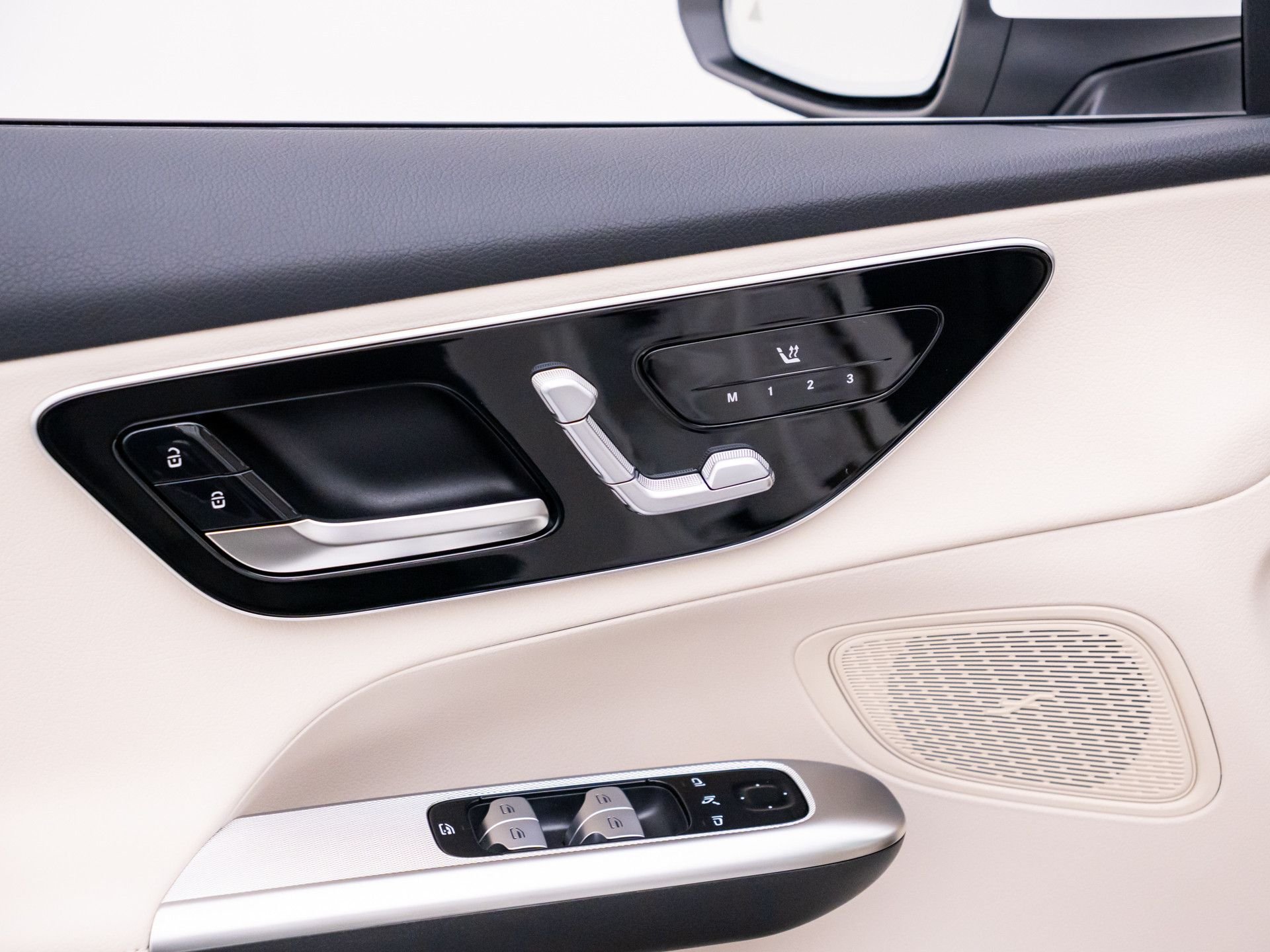 New 2026 White Mercedes-Benz GLC 300 image 15