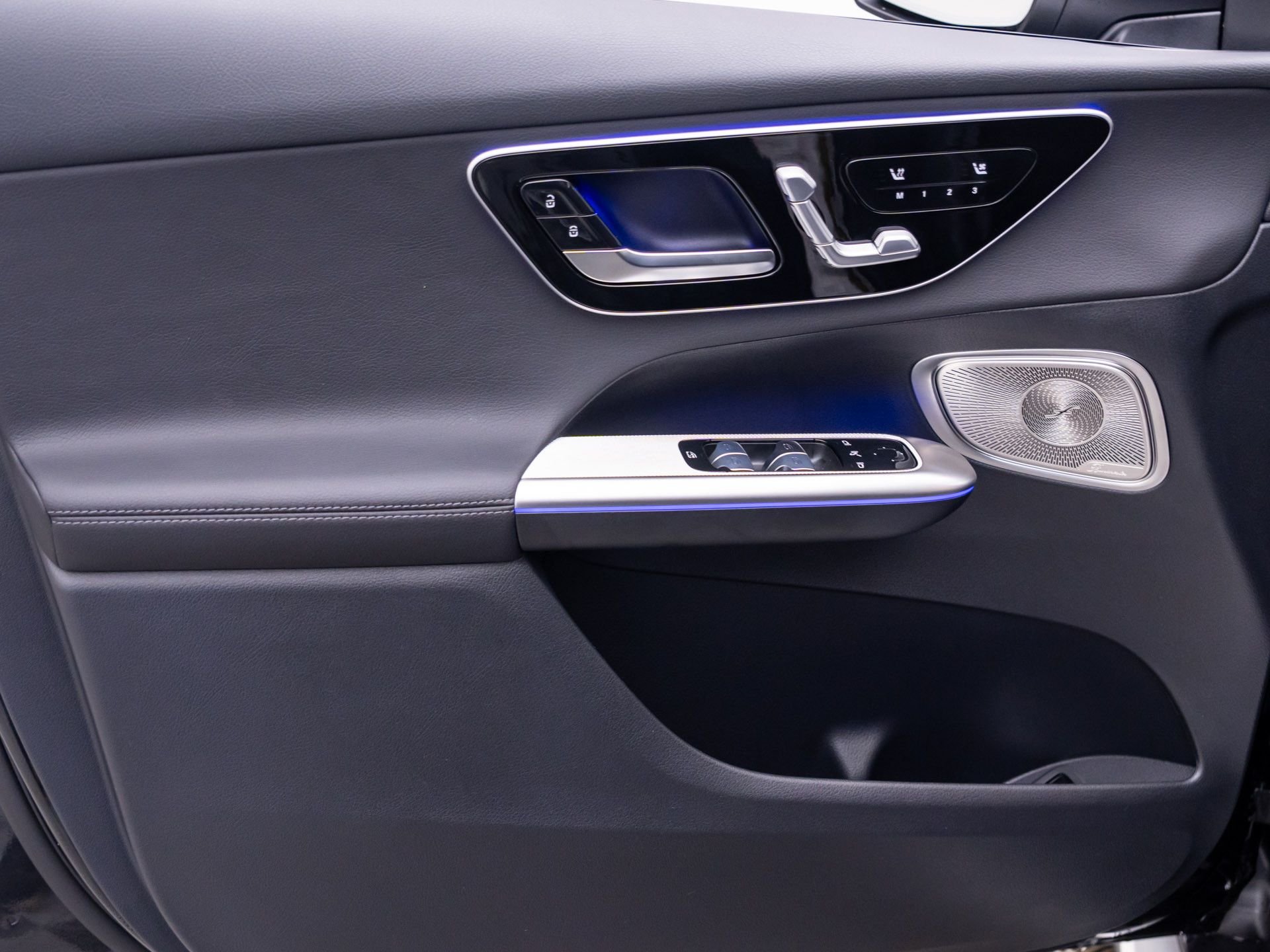 New 2027 Graphite Grey Metallic Mercedes-Benz GLC 300 image 14