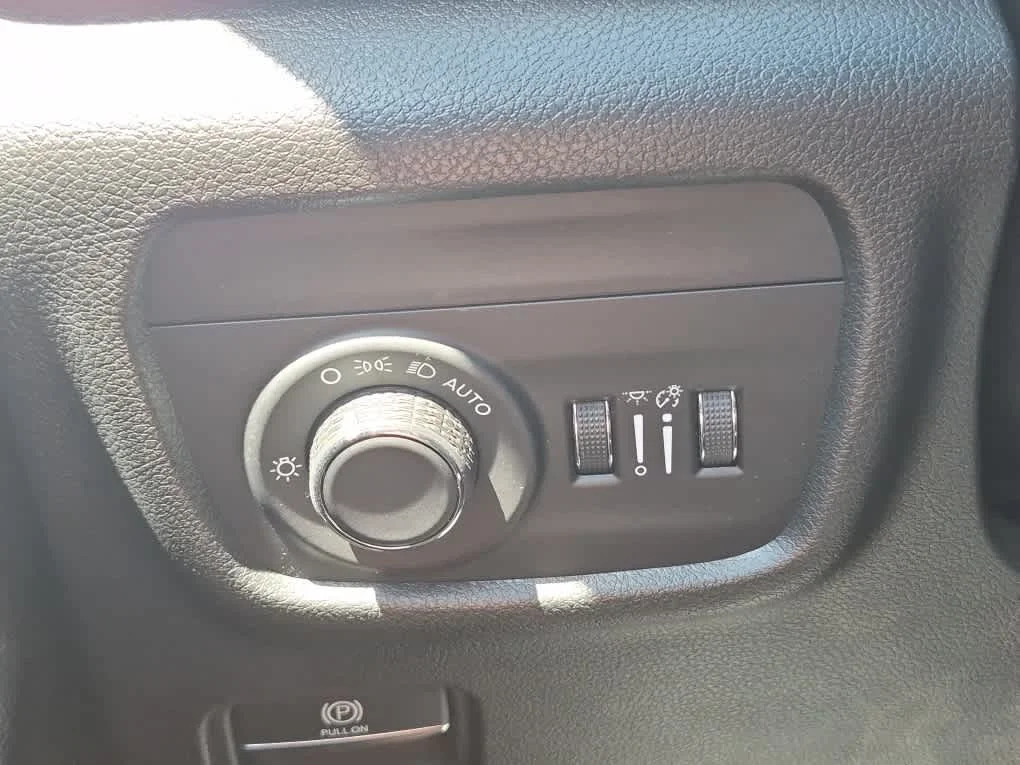 Used 2023 Bright White Clearcoat Jeep Laredo image 18