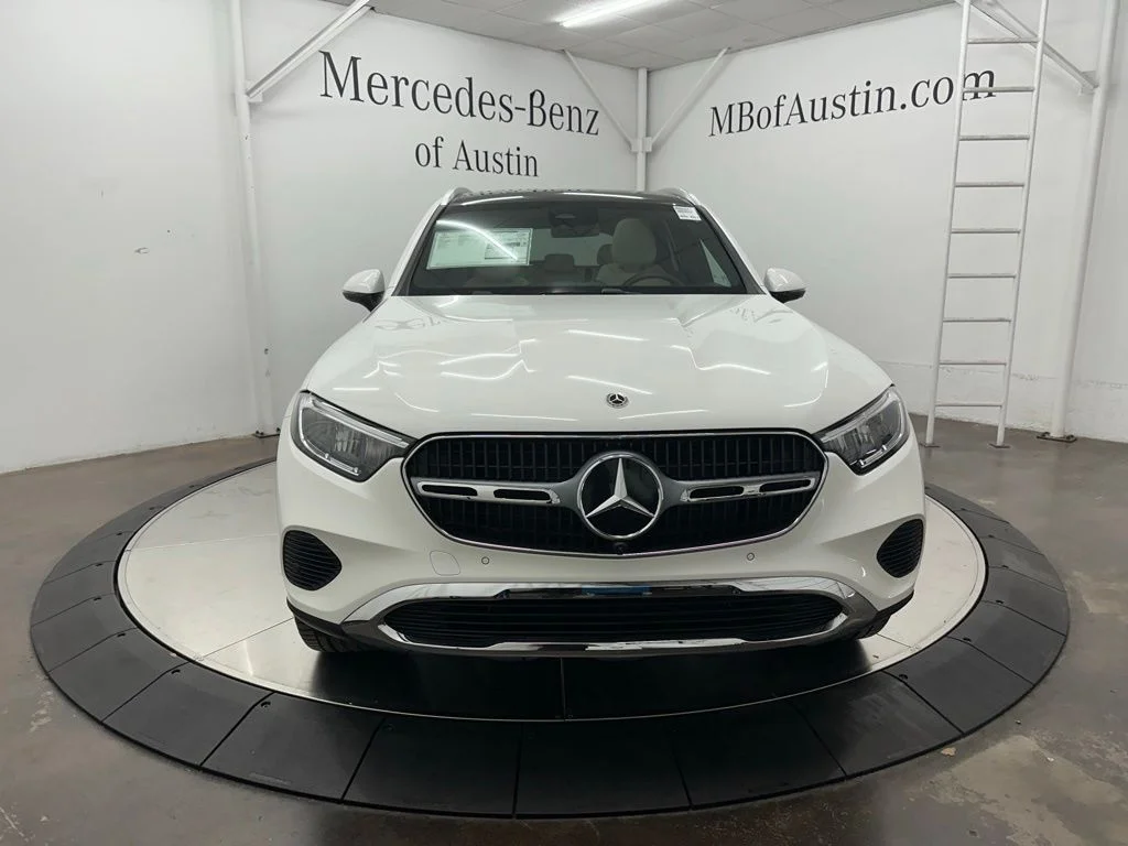 New 2027 White Mercedes-Benz GLC 300 image 2