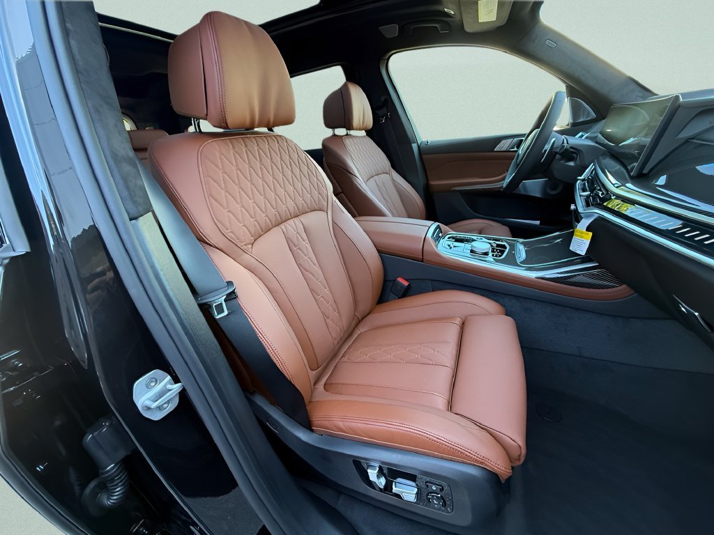 New 2027 Black Sapphire Metallic BMW M60i image 25