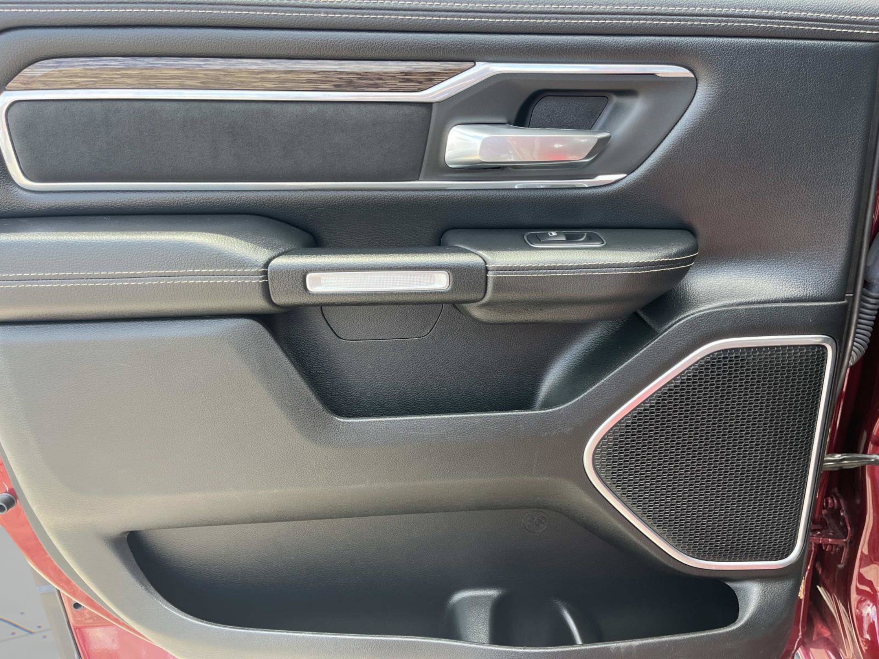 Used 2019 Delmonico Red Pearlcoat Ram Laramie image 22