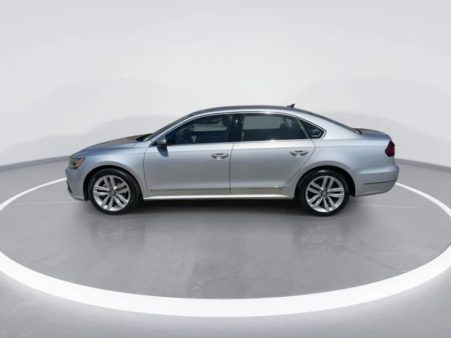 Used 2017 Silver Volkswagen SEL Premium image 4