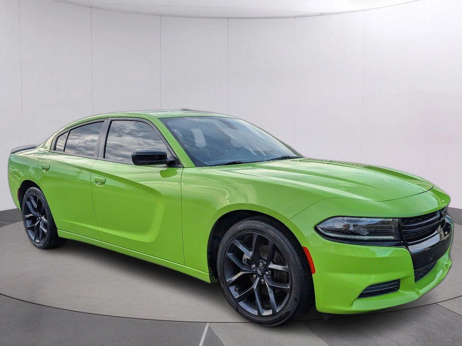 Used 2023 Sublime Metallic Clearcoat Dodge SXT image 9