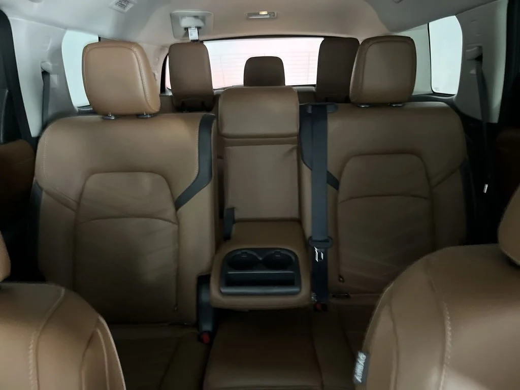 Used 2024 Gray Nissan Platinum image 12