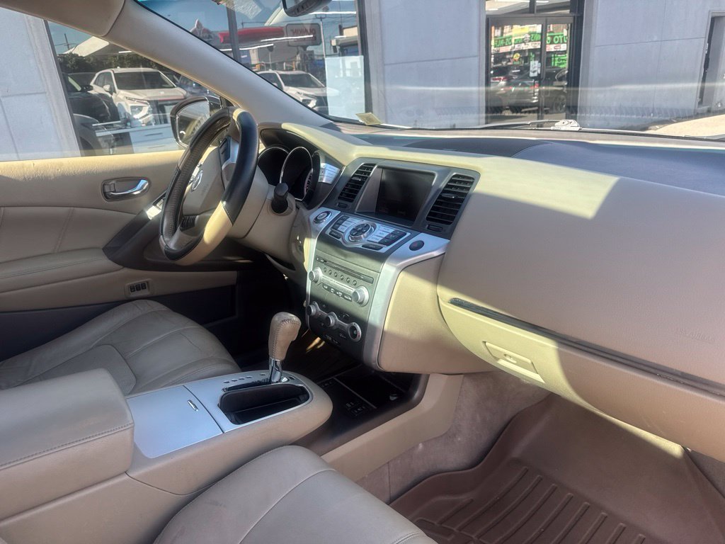 Used 2012 White Nissan SL image 19