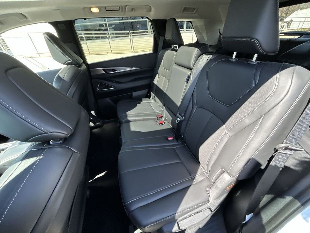 Certified Used 2026 White INFINITI LUXE image 23
