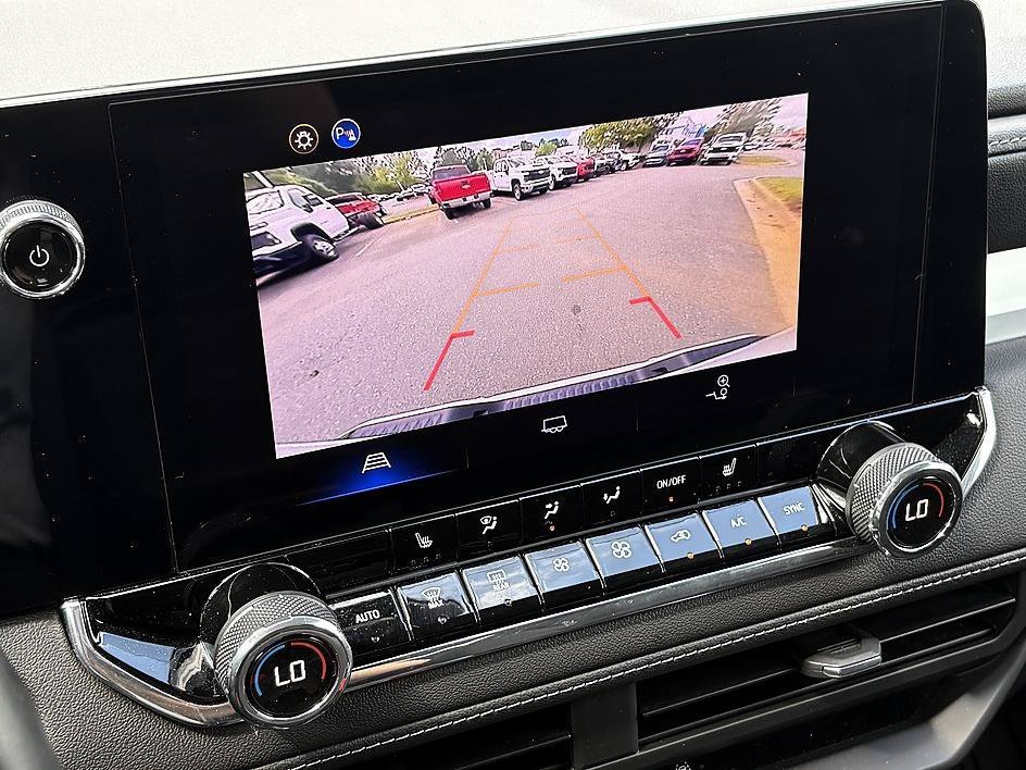 Used 2025 Summit White Chevrolet 4WD LT image 22