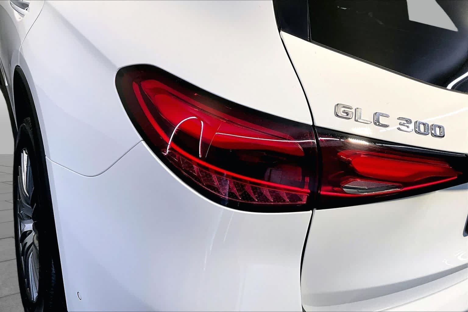 Certified Used 2025 Polar White Mercedes-Benz GLC 300 image 28