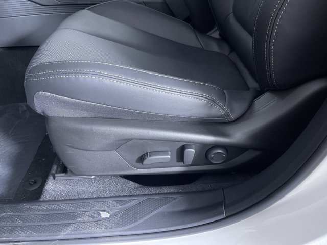 New 2026 CRYSTAL WHITE PEARL Subaru Limited image 12