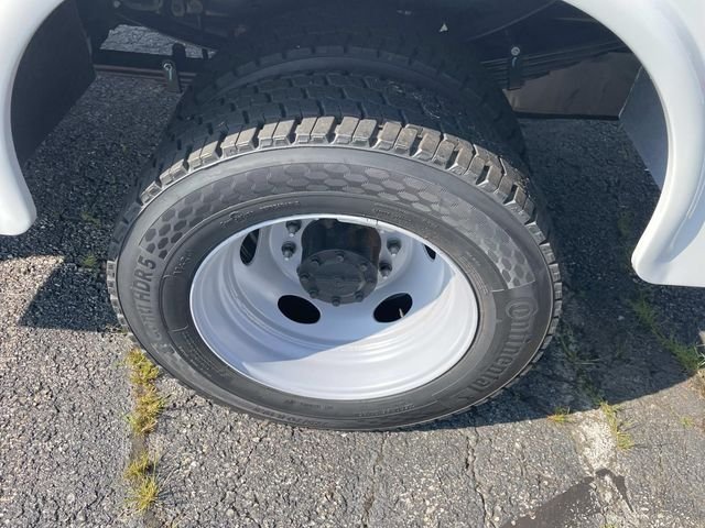 New 2026 Oxford White Ford F-550® XL image 4