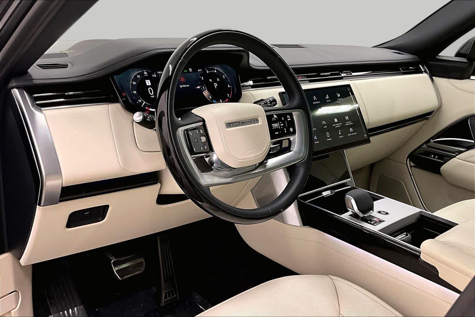 Used 2025 Carpathian Grey Premium Metallic Land Rover SE image 18