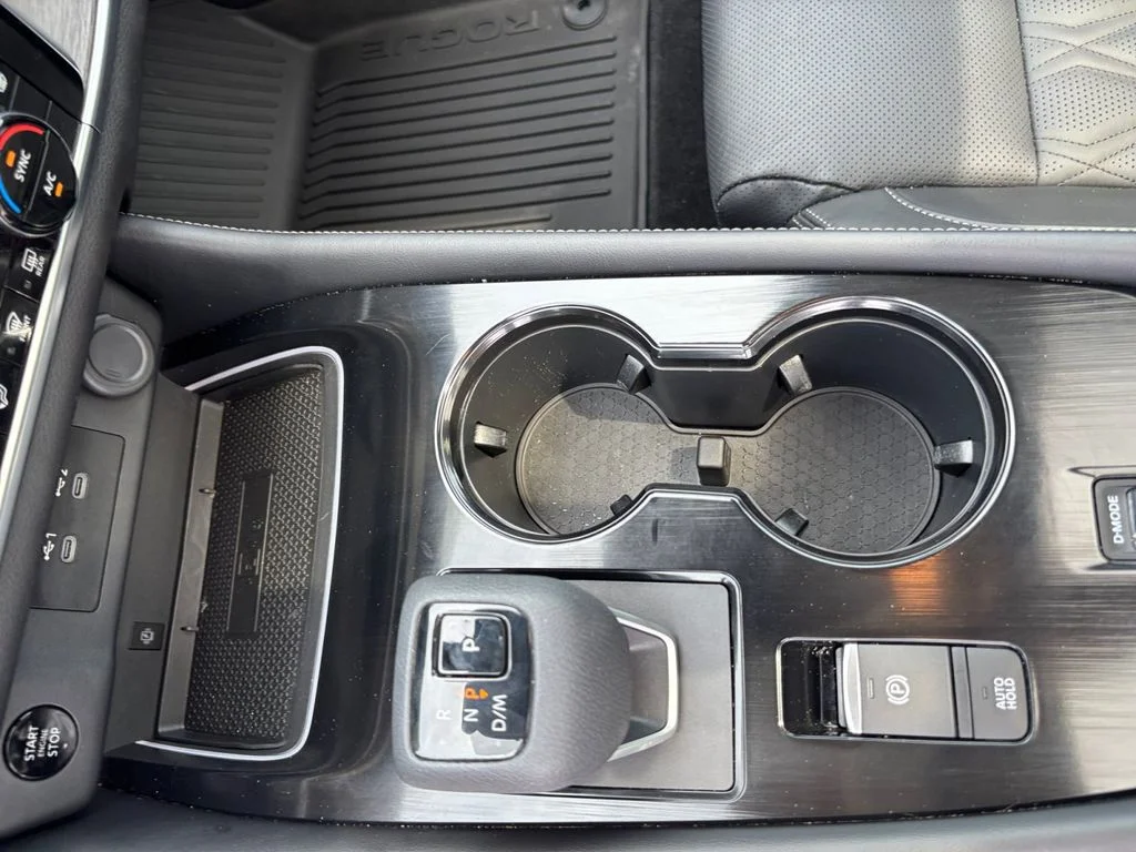 Used 2025 Gold Nissan Platinum image 36