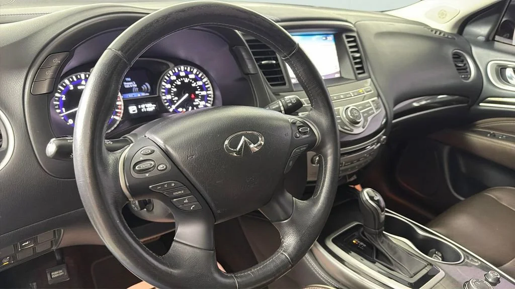 Used 2019 White INFINITI LUXE image 24