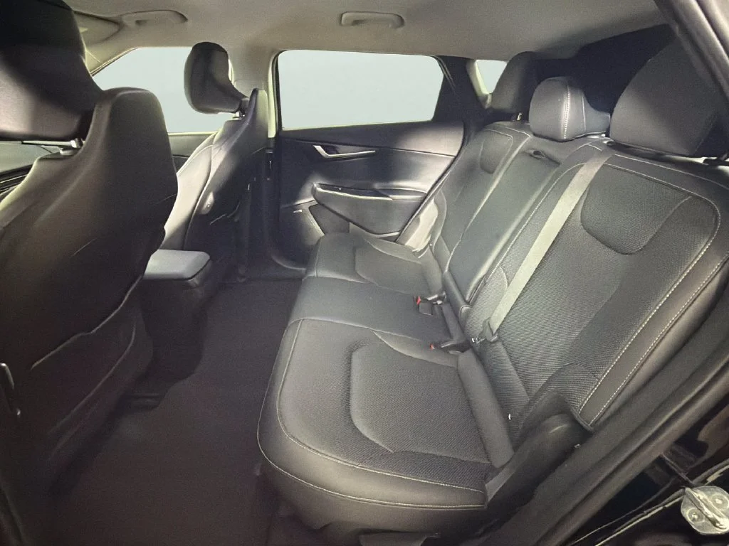 Used 2024 Black Kia Wind image 27